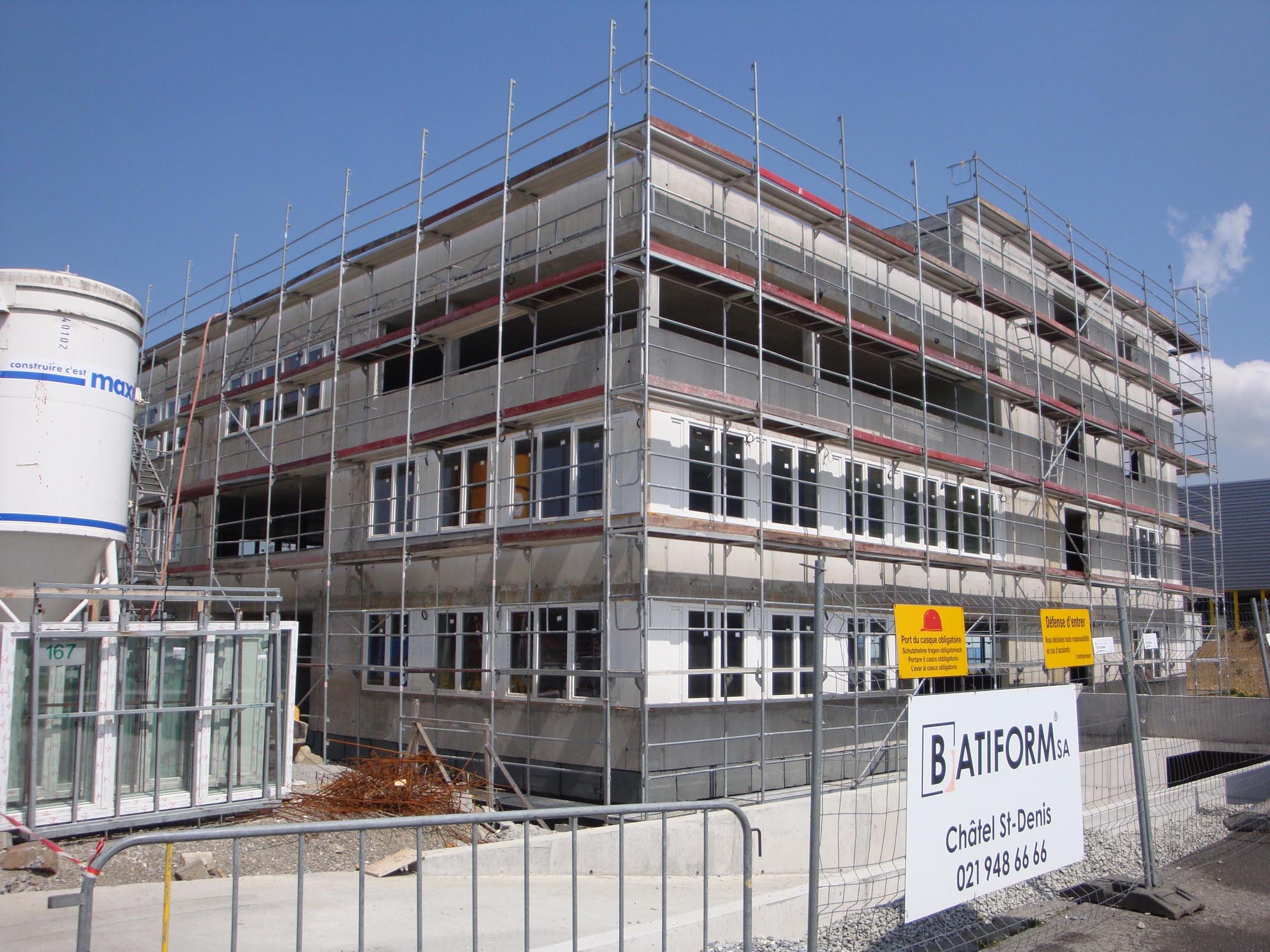 Bâtiment professionnel en construction en Suisse
